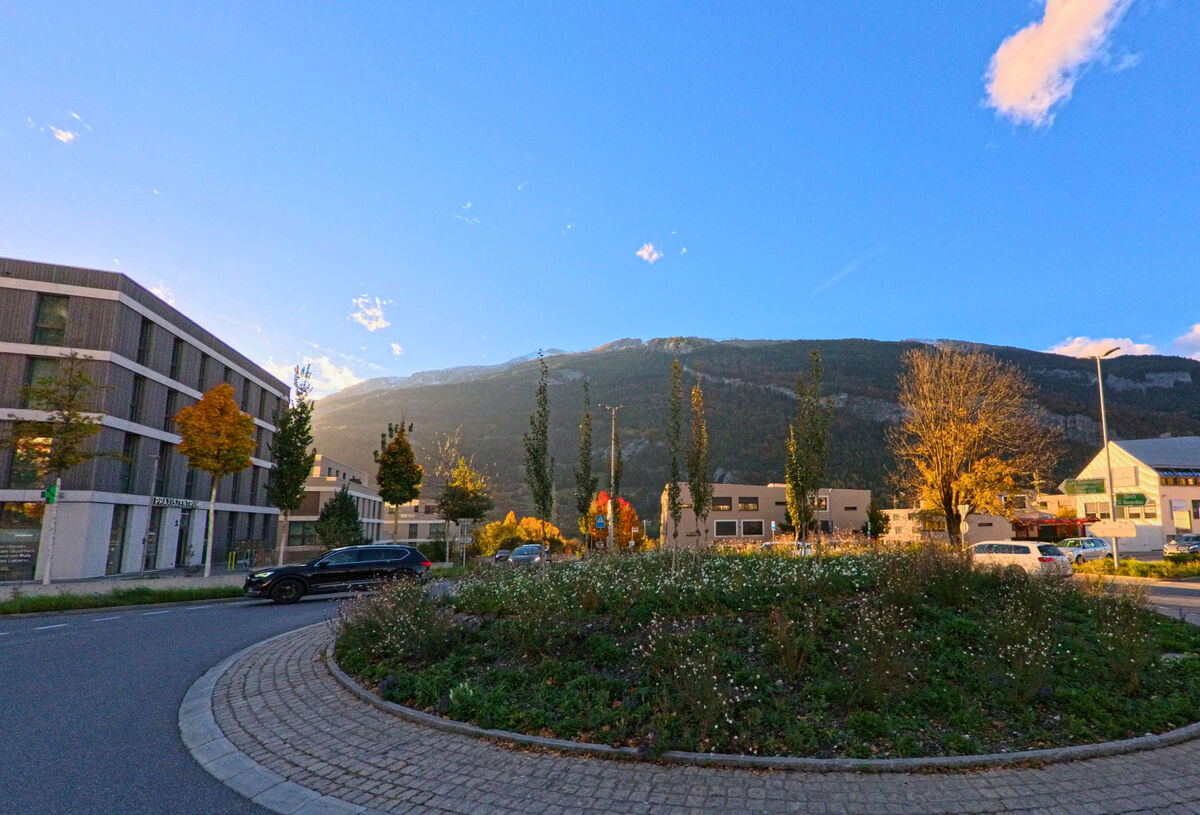chur_7000_kreisverkehr_moderne_gebaeude_berge.jpg
