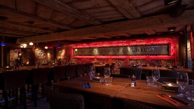Das Restaurant El Mosquito in Sursee (6210, Kanton Luzern) bietet ein stimmungsvolles Ambiente mit warmem Licht, Holzeinrichtung und mexikanischem Flair.