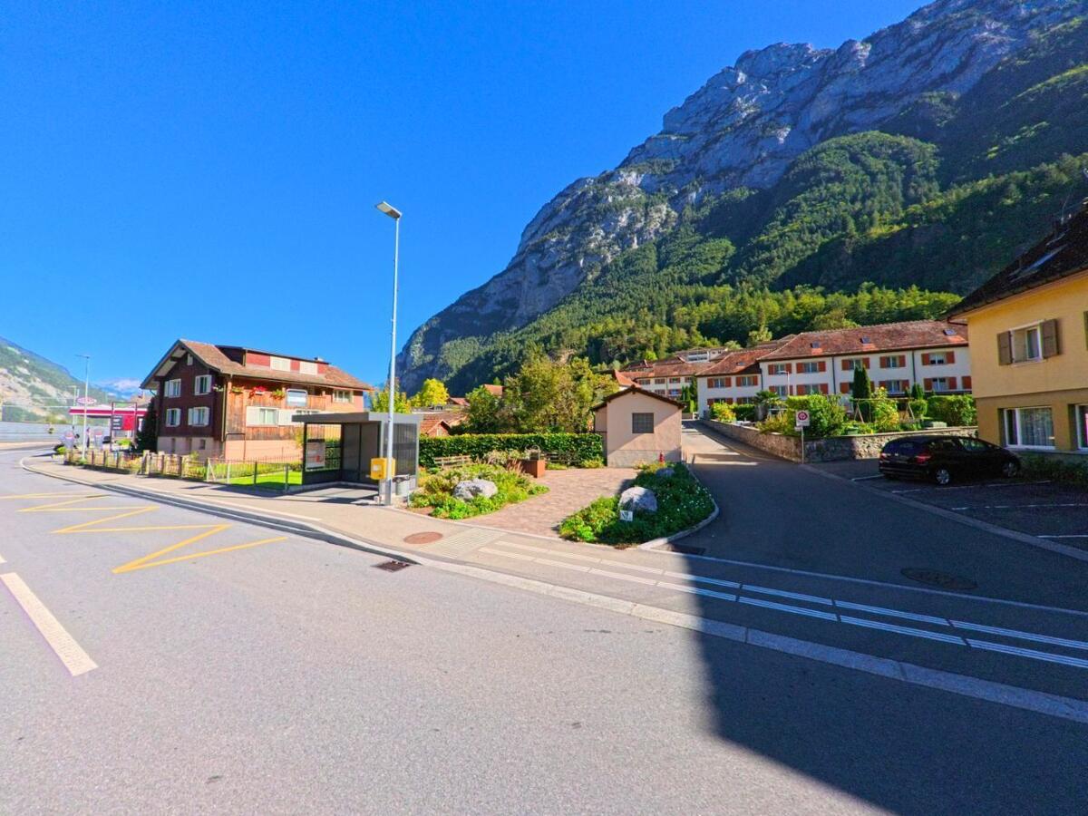 erstfeld-6472-bushaltestelle-wohnstrasse.jpg