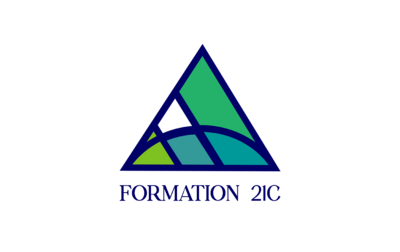 Das Logo von Formation 21C zeigt ein stilisiertes Dreieck mit geometrischen Formen in Blau- und Grüntönen. Es steht für den Verein Formation 21C in Richterswil (8805, Kanton Zürich), der musikalische Projekte und die Förderung zeitgenössischer Blasmusik unterstützt.