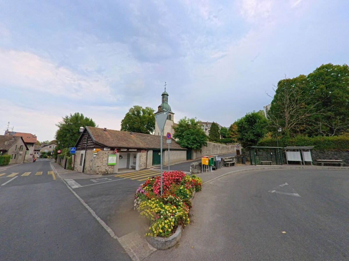 hermance-1248-blumeninsel-mit-kirche..jpg