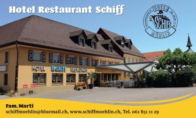 In Moehlin (4313, Kanton Aargau) steht das Hotel Restaurant Schiff mit gelber Fassade, braunem Dach und grossem Aussenbereich mit ueberdachter Terrasse.