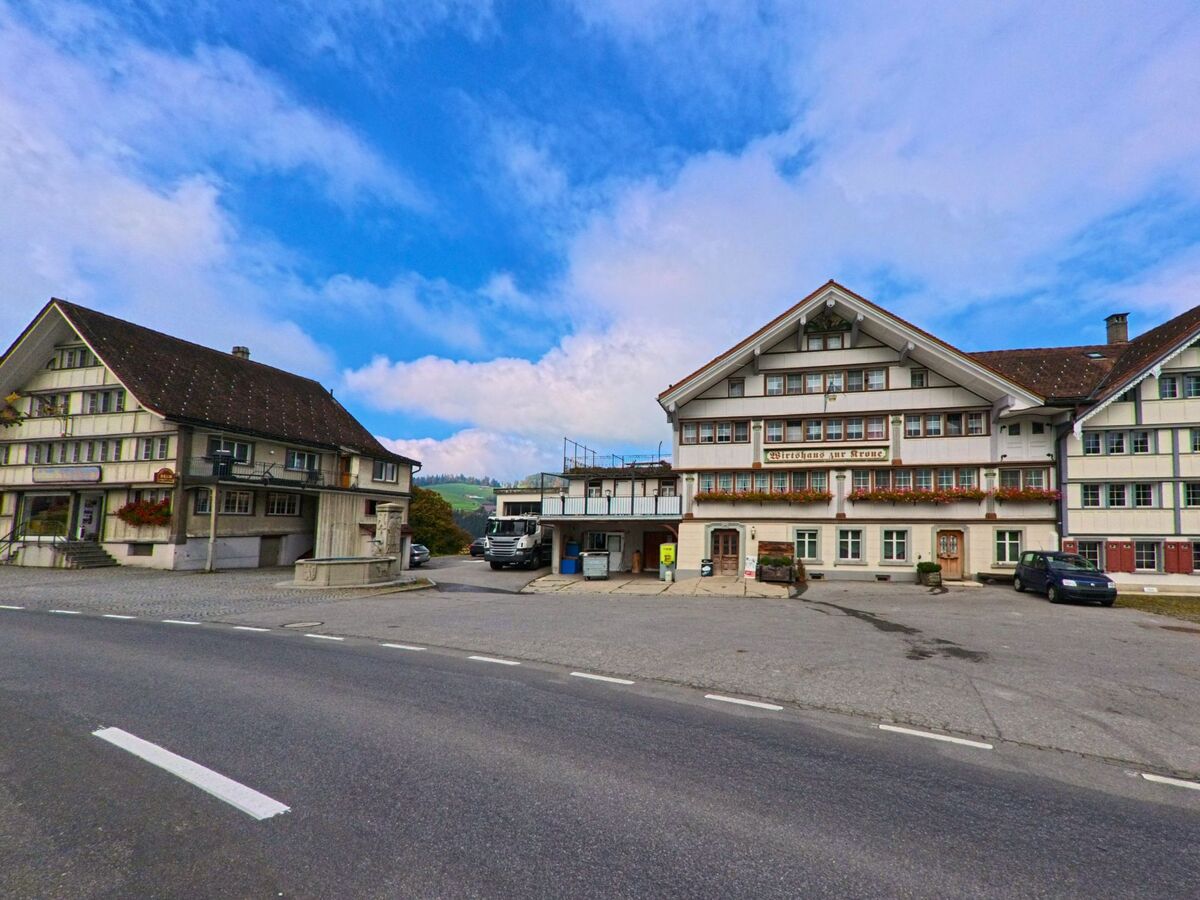 Ein traditionsreiches Gasthaus steht an der Hauptstrasse im Zentrum von Hundwil (9064, Kanton Appenzell Ausserrhoden).