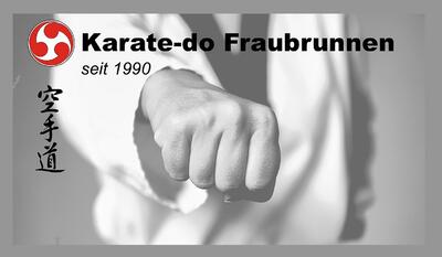Eine ausgestreckte Faust vor unscharfem Hintergrund steht symbolisch fuer Karate do in Fraubrunnen (3312, Kanton Bern) und zeigt eine typische Kampfbewegung.