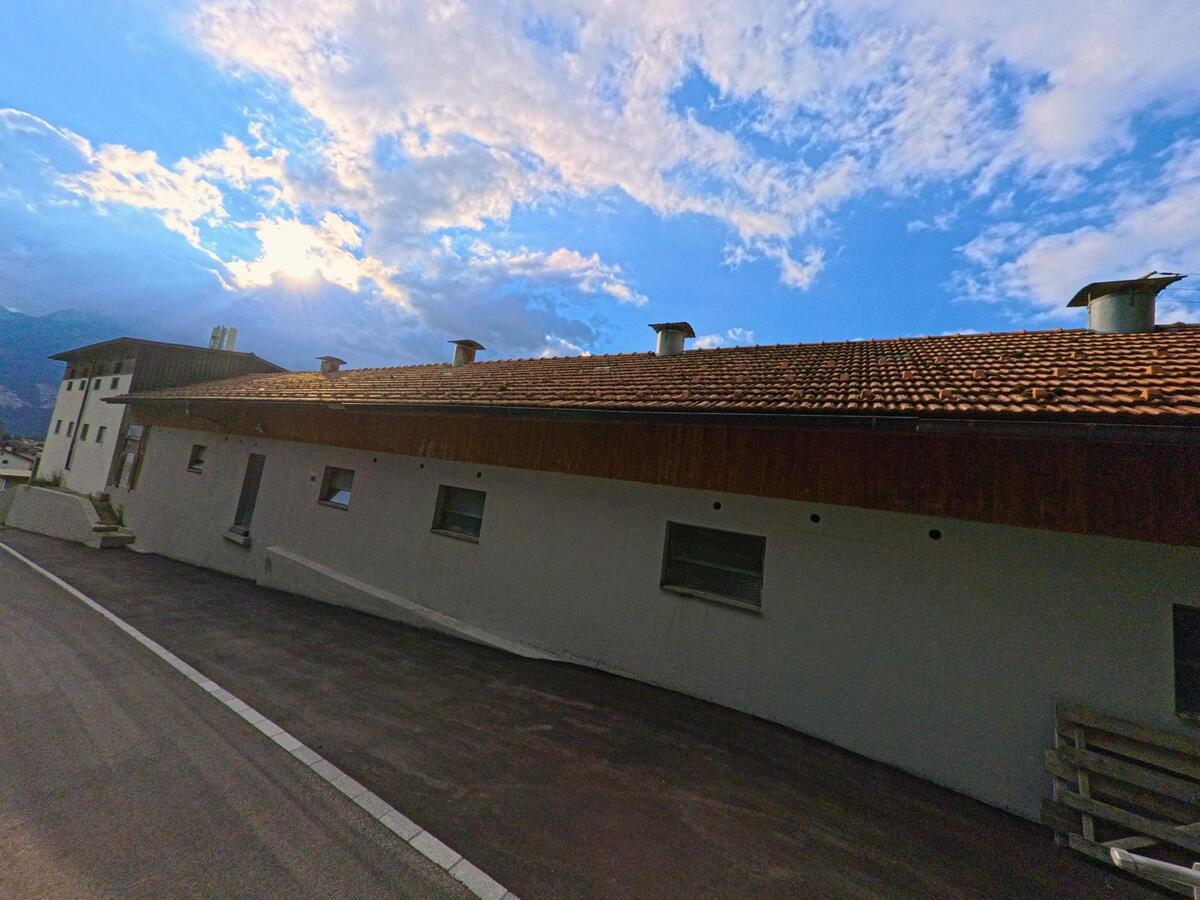 morschach_6443_gebaeude_dach_strasse.jpg
