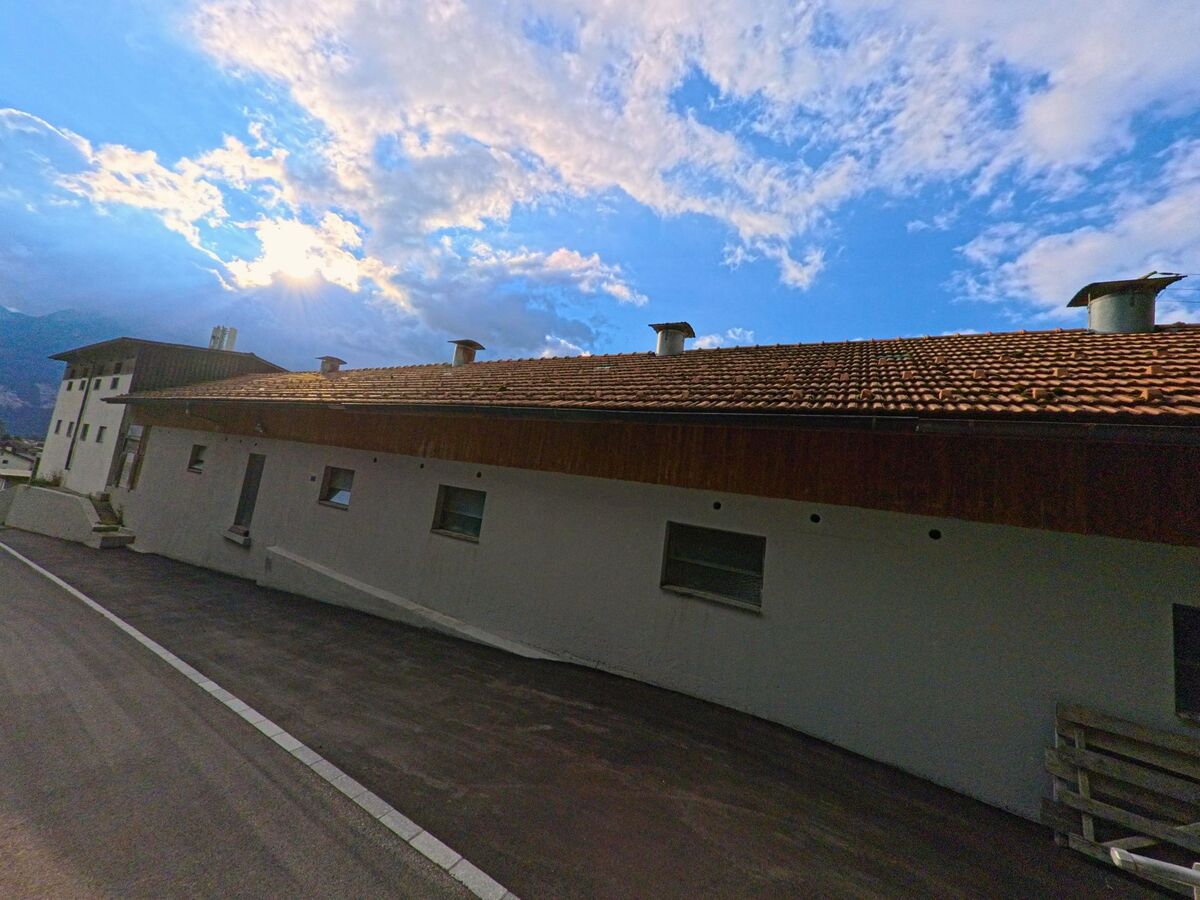 morschach_6443_gebaeude_dach_strasse.jpg