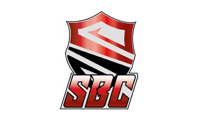 Das Logo des Swiss Bam Clan aus Auw (5644, Kanton Aargau) zeigt ein rot-schwarz-weisses Wappen mit stilisiertem Blitzsymbol und den grossen Buchstaben «SBC».