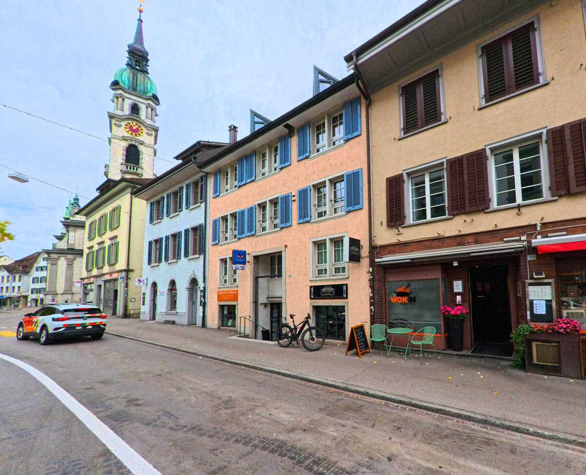 thurgau_strassenszene_mit_kirchturm.jpg