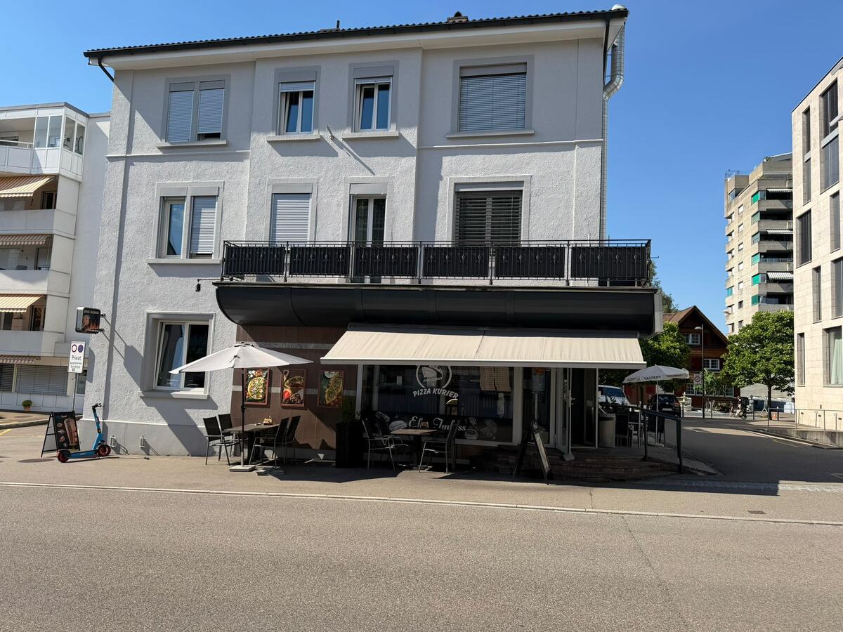 uzwil_kanton_st_gallen_wohn_und_geschaeftshaus_mit_pizzeria_und_aussenbereich.jpeg
