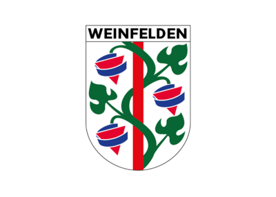 Das Wappen von Weinfelden ist in Weinfelden (8570, Kanton Thurgau) mit stilisierten Pflanzen und roten sowie blauen Elementen auf einem Schild dargestellt.