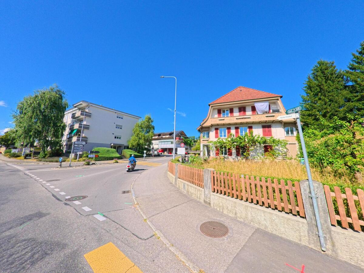 wichtrach3114_wohnhaus_an_strassenkurve.jpg